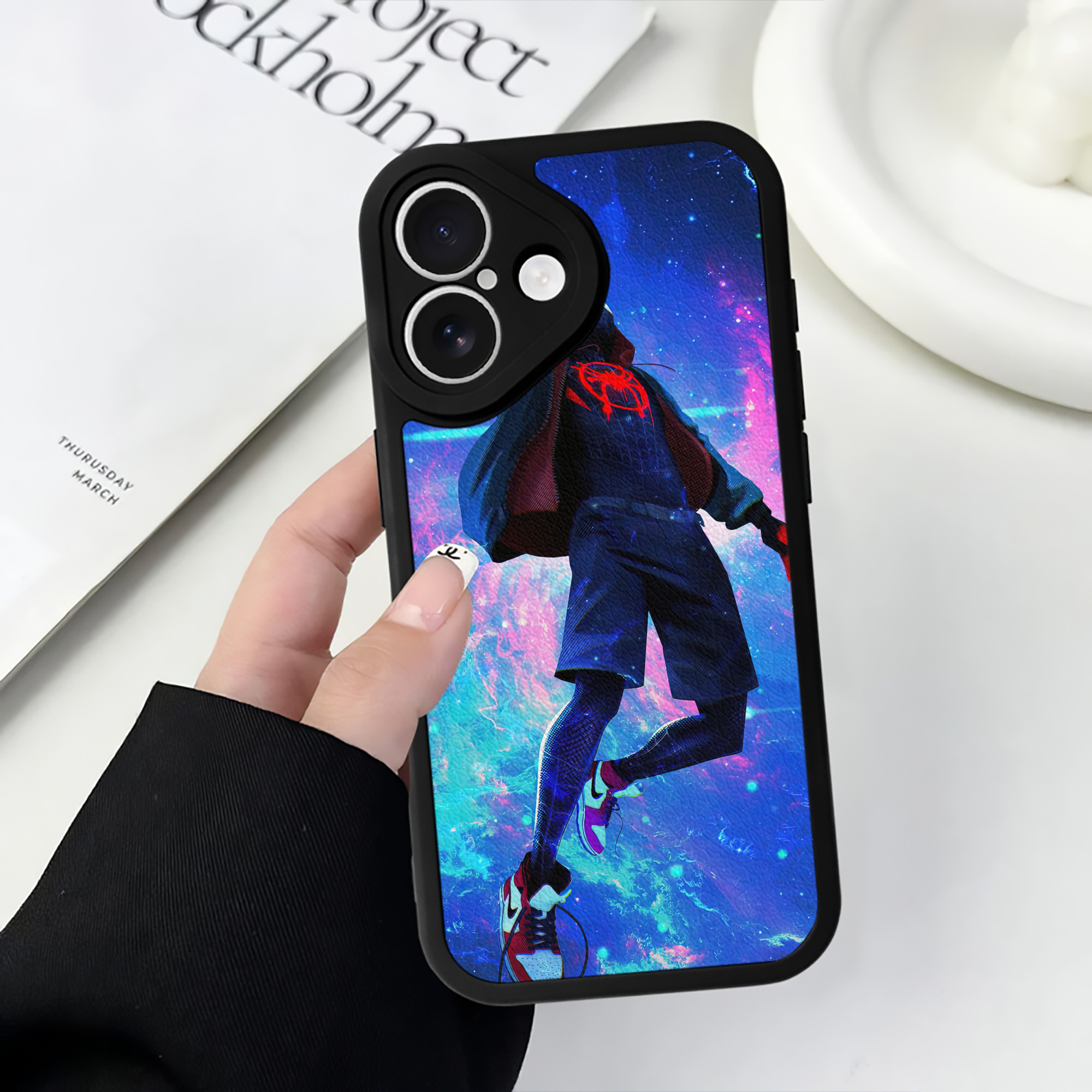 Spider Man スパイダーマン 【iPhone 16シリーズ対応】シリコンスマホケース（レザー調） 材質：シリコン